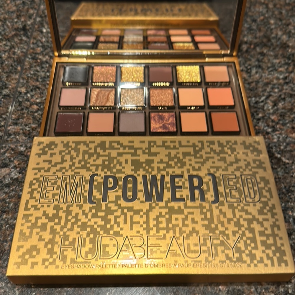 New! HUDA BEAUTY EMPOWERED Eye Shadow Palette